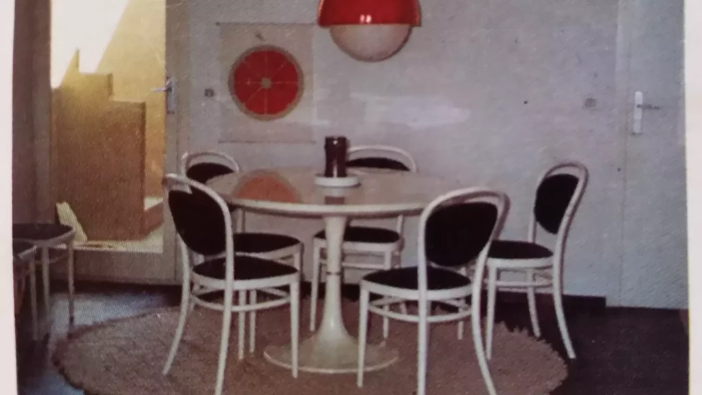 muralla roja furniture original